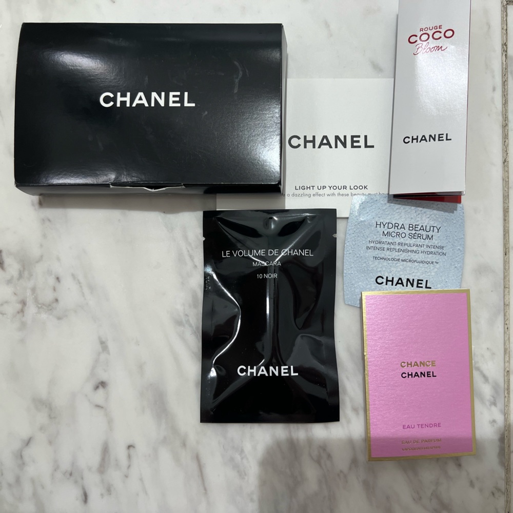 NIB Chanel Sample Box Set Mascara Rouge Blush Chance Perfume Hydra Beauty Serum